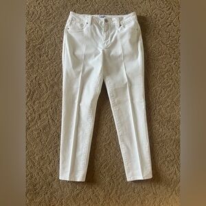 Cropped women’s white jeans with stretch